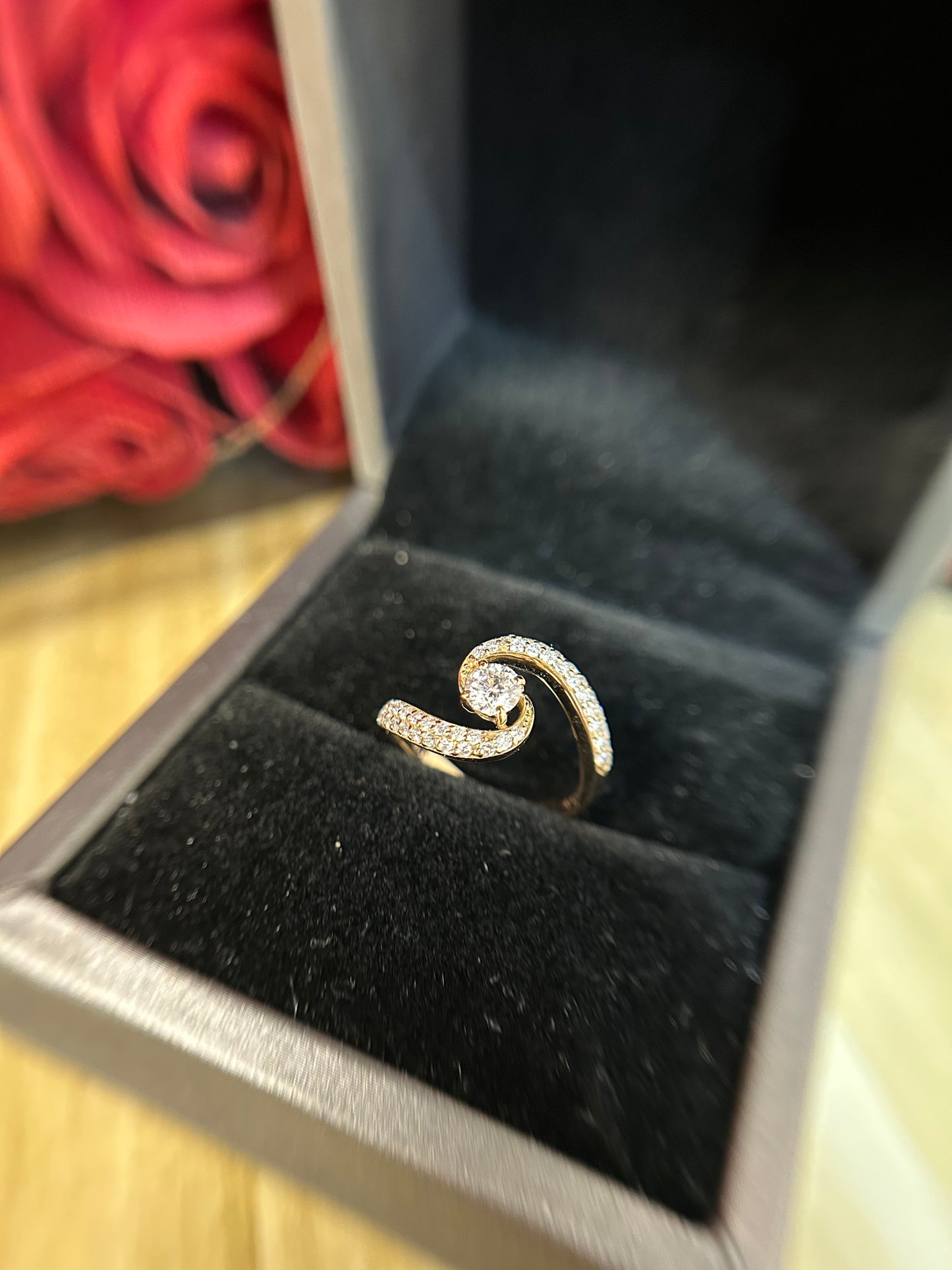 R10068 K18鑽石戒指